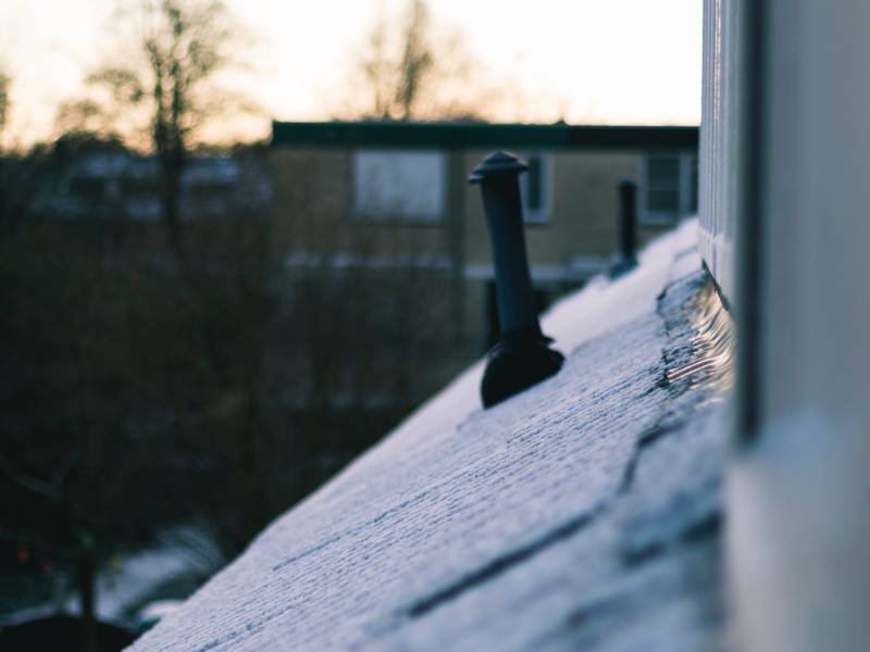 usuwanie-sniegu-z-dachu